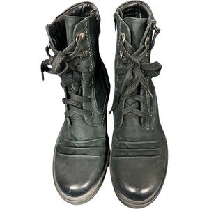 Earth Women’s black leather boots size 7